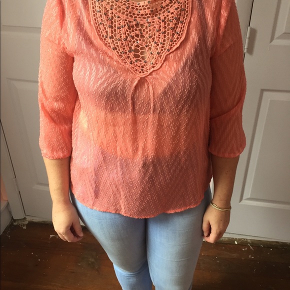 buttons Tops - 🌺Pink lace w/ sequins Blouse!!!- 3 for $9
